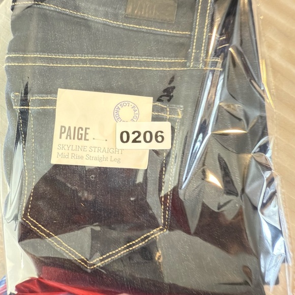 PAIGE SKYLINE STRAIGHT Mid Rise Straight Leg - Picture 4 of 8